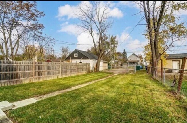 Foto del edificio - 402 S Richardson Ave