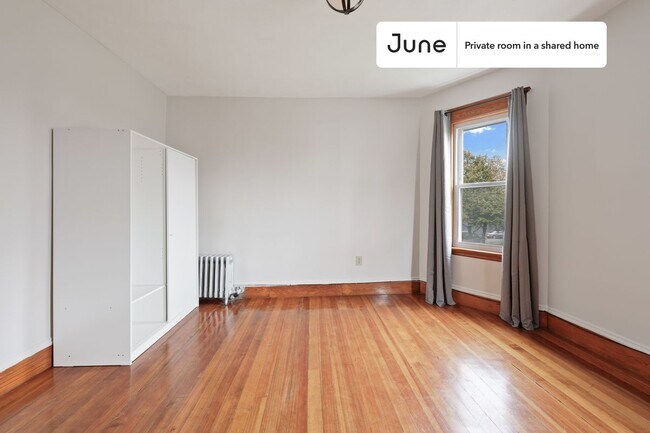 Foto del edificio - Room in Shared 4 bed/1 bath home