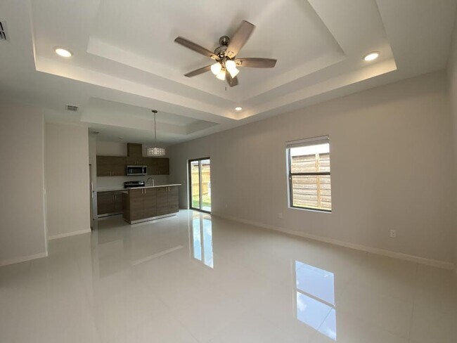Building Photo - 5708 Nightingale Avenue - Unit 3