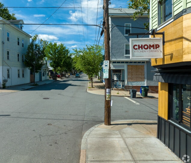 Ives St has local favorite restaurants like Chomp in Fox Point.