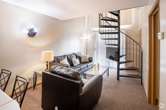 4BR,2BA,907SF - 1009 S 2nd St - Private Rooms Available