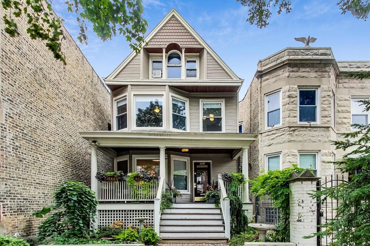 Primary Photo - 1640 W Bryn Mawr Ave