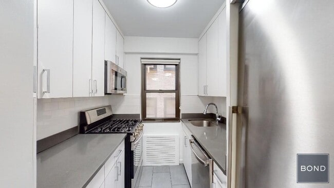 Building Photo - 405 E 56th St