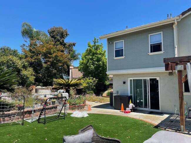 Building Photo - 2090 Aspen Ct