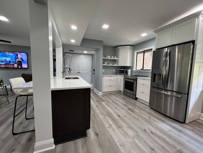 Building Photo - 85 Pine Valley Rd