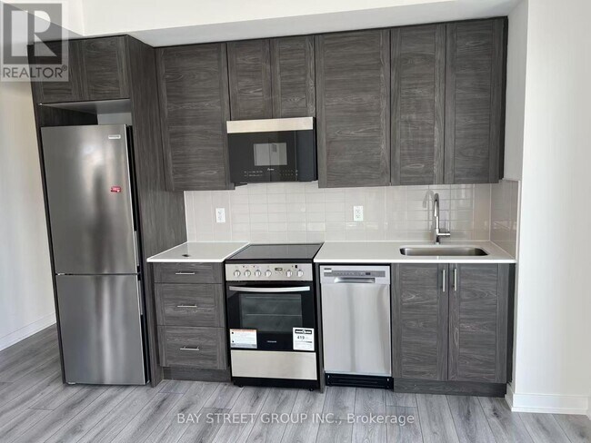 Building Photo - 15 Ellerslie Ave