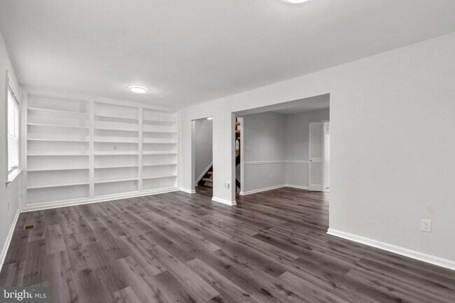 Building Photo - 8151 Larkin Ln