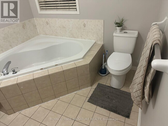 Photo du bâtiment - 1215 Wadebridge Crescent