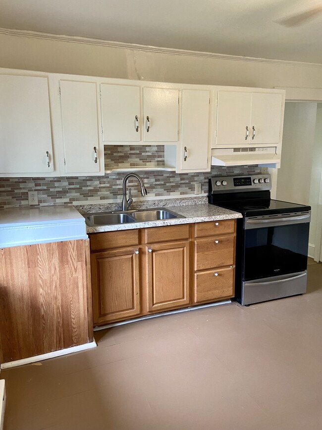 Kitchen - 1019 N Broad St