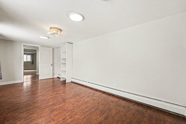 Foto del edificio - Charming 3-Bedroom Home with Garage & Fenced Yard – Great Location