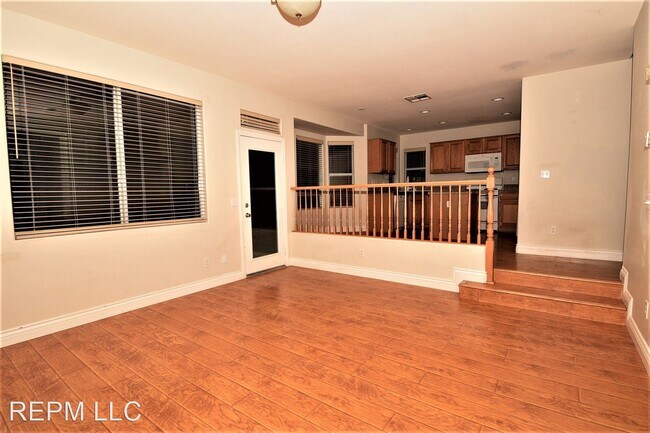 Building Photo - 3 br, 2.5 bath House - 4036 Villeroy Avenue