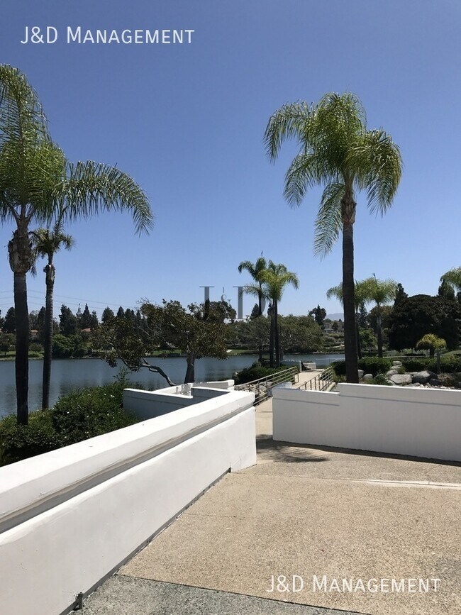 Building Photo - 2063 Lakeridge Cir