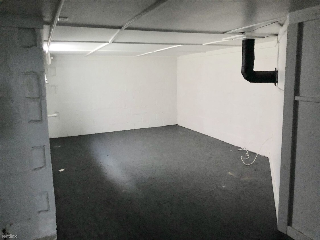 Building Photo - 1 br, 1 bath  - 3924 E 10th St