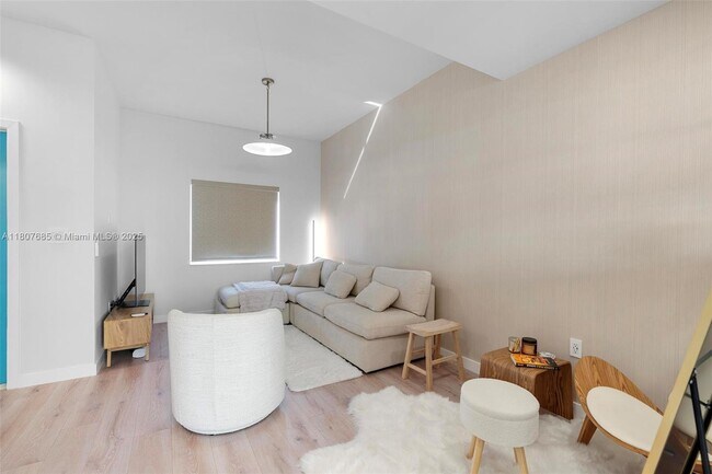Foto del edificio - 7469 NW 179th St