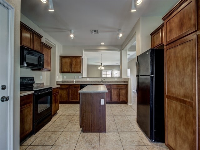 Building Photo - 5409 W Fremont Rd