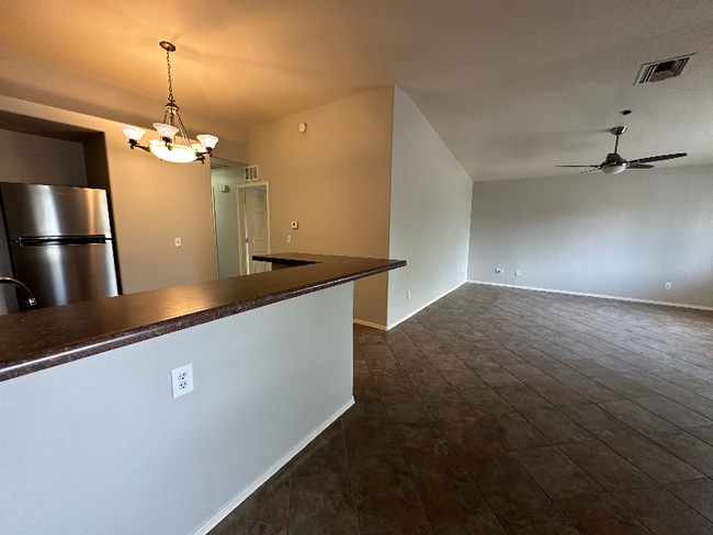 Building Photo - 3237 N Stone Ave