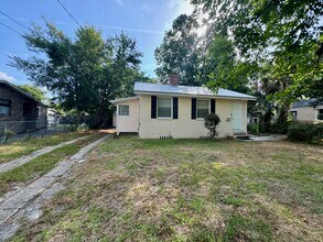 Building Photo - 2649 Lake Shore Blvd Building Photo - 2649 Lake Shore Blvd