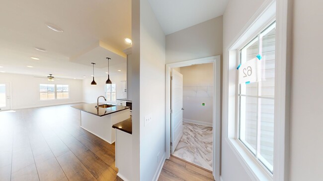 Foto del edificio - Modern Comfort, Great Location, and Pet-Fr...