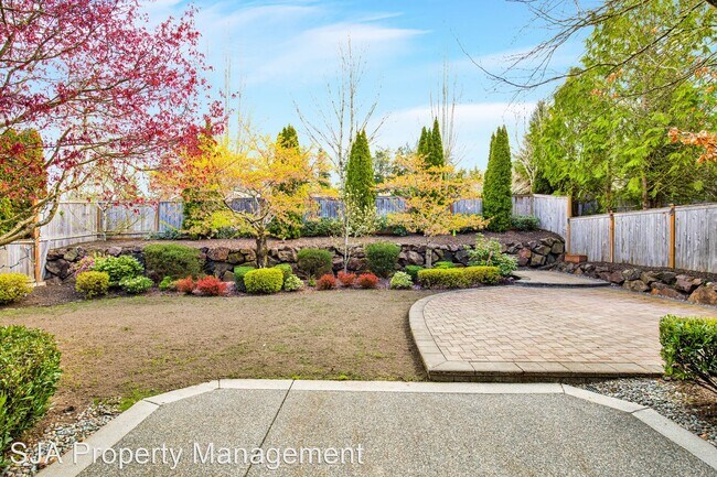 Building Photo - 5 br, 3.5 bath House - 2204 204th Pl NE