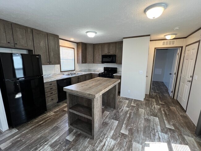 Building Photo - 38140 Ducharme Dr