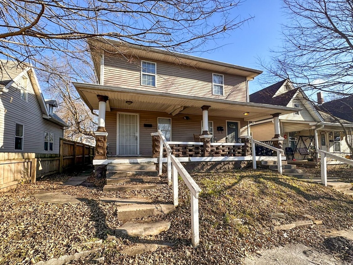 Primary Photo - 103-103 N Gladstone Ave