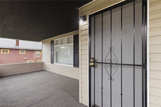 Building Photo - 12808 Beachwood Ave