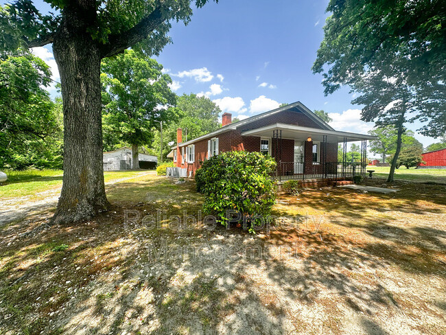 Foto del edificio - 4471 Rains Crossroads Rd