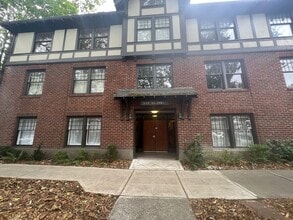 Building Photo - 535 20th Ave E