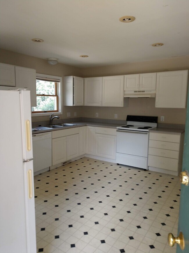 Building Photo - 230/232 Brookridge Ct.