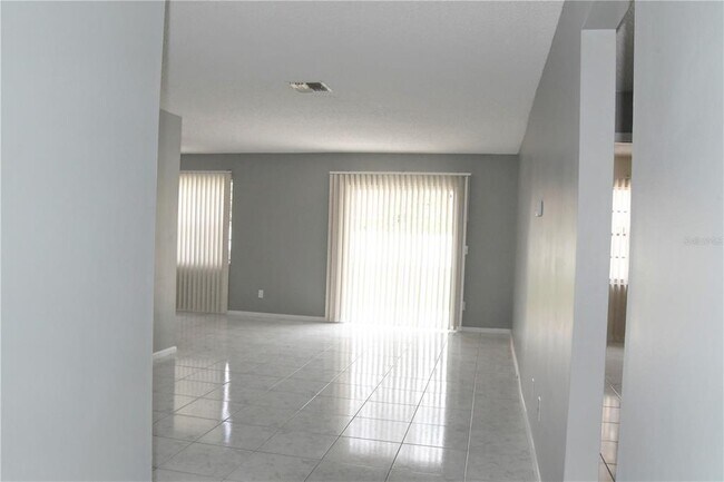 Foto del edificio - 2509 Rio Pinar Lakes Blvd