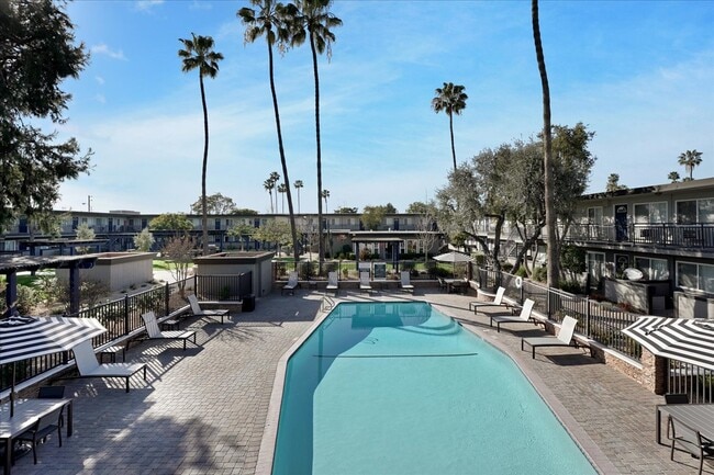 Building Photo - The Courtyards Apartments
