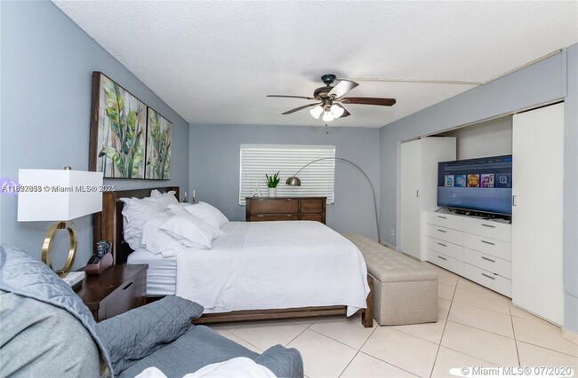 Foto del edificio - 8405 NW 8th St