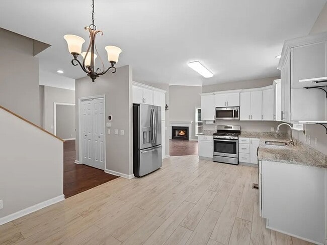 Building Photo - Great 4BR Bellevue Home
