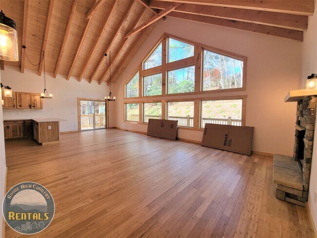 Foto del edificio - 3bd/2.5ba Modern Home in Boone!