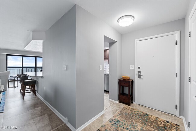 Foto del edificio - 12550 Lake Ave