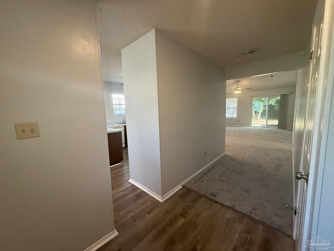 Building Photo - 2715 Summertree Ln