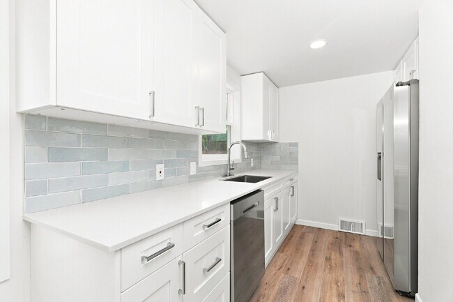 Foto del edificio - Beautiful Magnolia Home with Updated Kitchen, Spacious Yard & Flexible Living Space!- Available N...