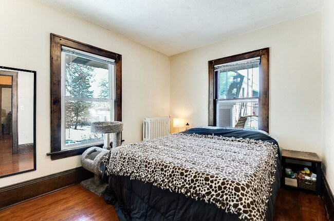 Foto del edificio - 1160 Raymond Ave