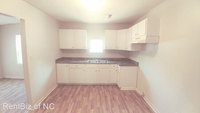 Building Photo - 1047 Mountain Crest Dr
