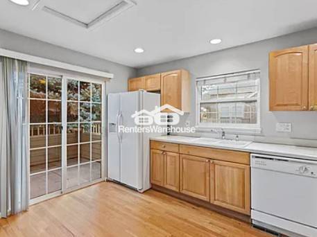 Foto del edificio - Stylish Denver Townhome with Spacious Living, Finished Basement & Attached Garage