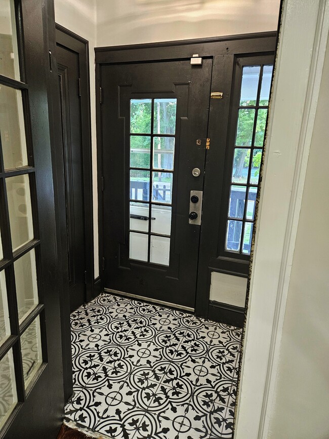Beautifully redesigned foyer - 14650 Superior Rd