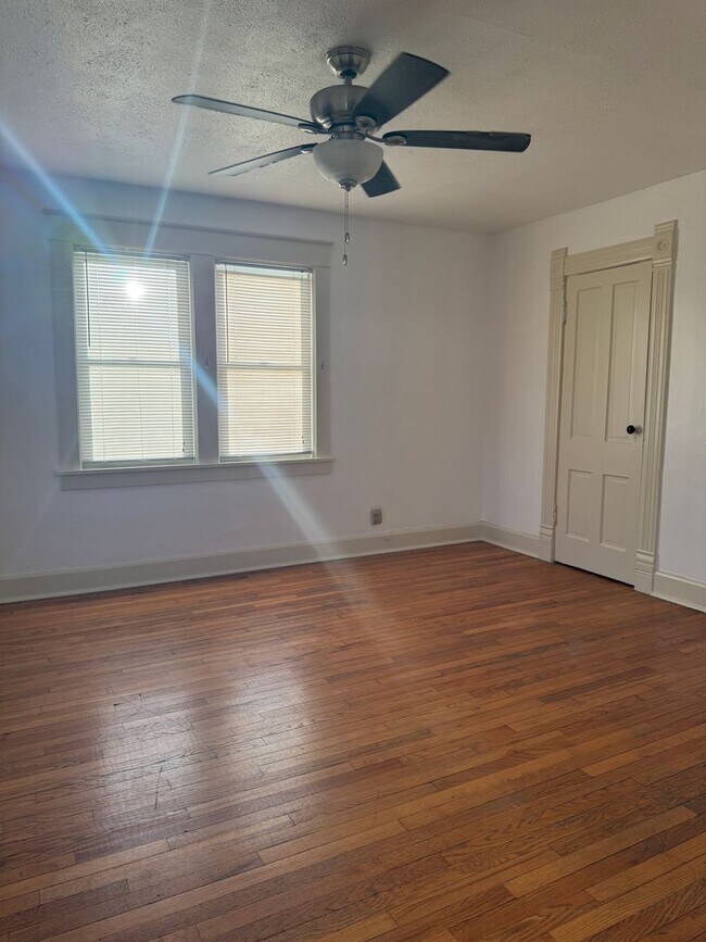 Foto del edificio - 129 N St Louis Blvd