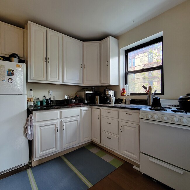 Foto del edificio - Spacious 2 bedroom with old charm