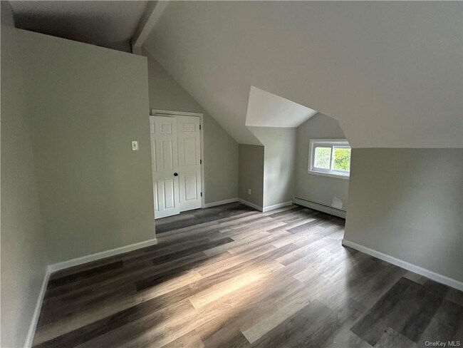 Building Photo - 8 Verven Rd