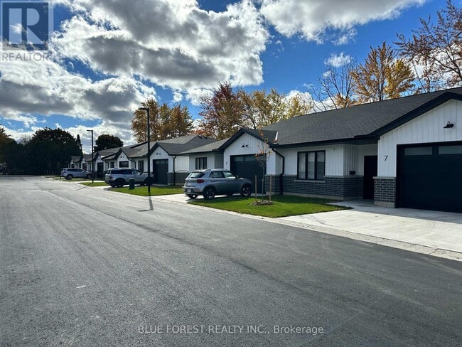 Building Photo - 282 MAIN St