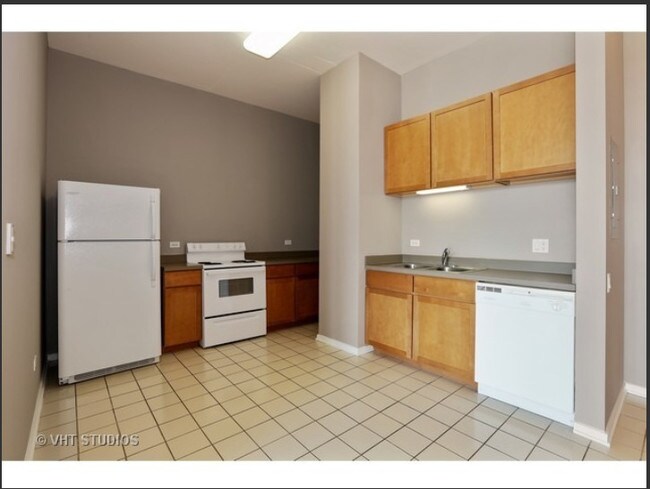 Kitchen before Renovation - 1000 W Leland Ave