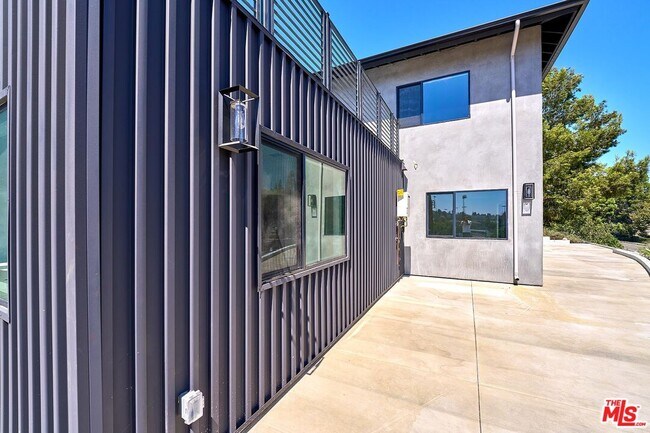 Building Photo - 102 Marion Blvd