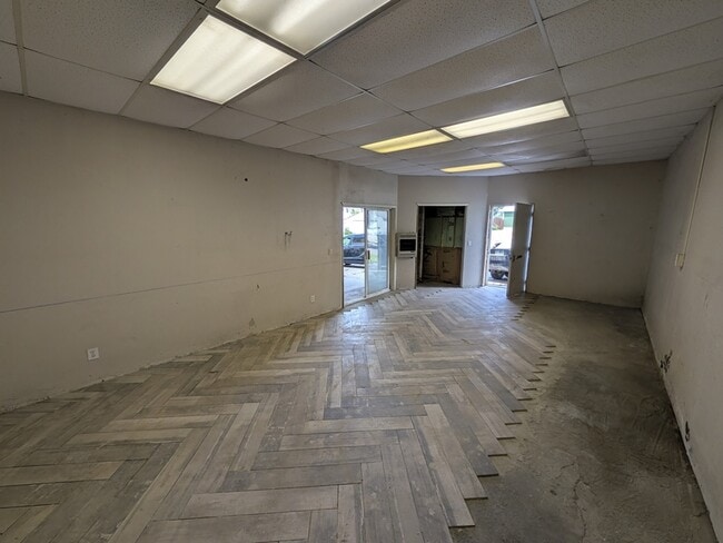 Building Photo - 316 6th Ave E