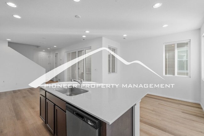 Foto del edificio - Fresh, Modern 3BR Home with AC, Washer/Dryer, 2-Car Garage and Water + Trash Included