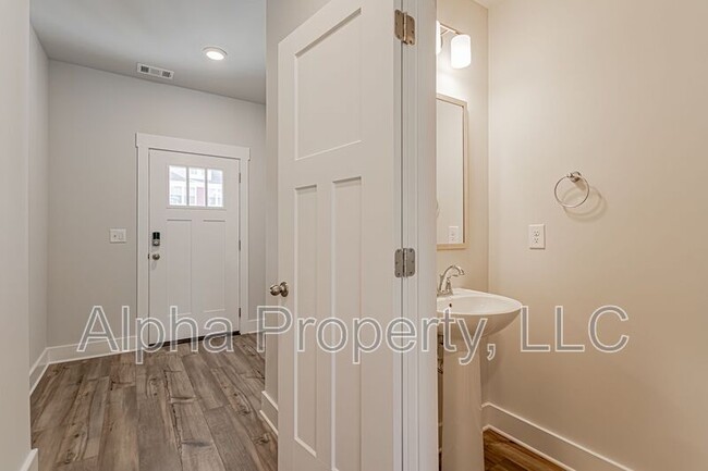 Building Photo - 204 Keel Ln